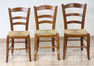 Sedie costruite artigianalmente in legno stile country rustico con seduta in paglia