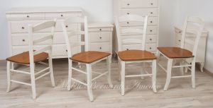 Sedie rustiche country fatte a mano con seduta in legno massiccio e struttura laccata colore bianco anticato