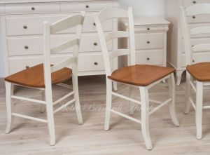 Sedie rustiche country fatte a mano con seduta in legno massiccio e struttura laccata colore bianco anticato