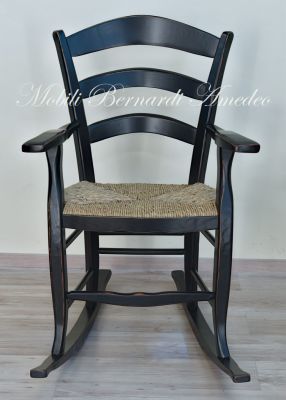 Sedia a dondolo country in legno con seduta impagliata