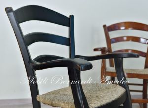 Sedia a dondolo country in legno con seduta impagliata