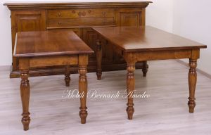 Tavoli da cucina in noce massiccio con gambe tornite