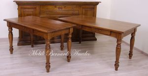 Tavoli da cucina in noce massiccio con gambe tornite