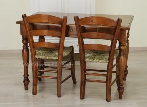 Tavolo da pranzo in noce massiccio con gambe tornite stile classico