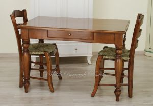 Tavolo da pranzo in noce massiccio con gambe tornite stile classico