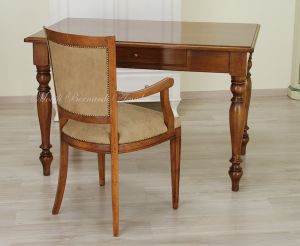 Tavolo da pranzo in noce massiccio con gambe tornite stile classico