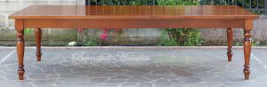 Tavolo in noce massello con gambe tornite