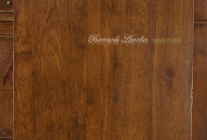Tavolo classico in noce massiccio piallato a mano con gambe tornite