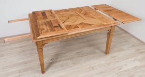 Tavolo in legno massiccio di noce con piano intarsiato e piallato finitura al naturale con 2 allunghi
