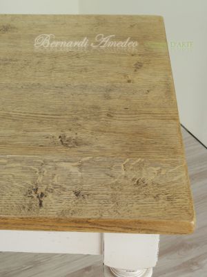 Tavolo in legno massello realizzato su misura stile country finitura tipo provenzale piallata
