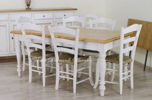 Tavolo da cucina con gambe tornite e prolunghe esterne realizzato in legno massiccio stile country - provenzale con finitura rovere chiaro e bianco