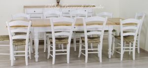 Tavolo da cucina con gambe tornite e prolunghe esterne realizzato in legno massiccio stile country - provenzale con finitura rovere chiaro e bianco