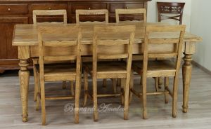 Tavolo da pranzo con gambe tornite costruito interamente in legno massiccio di rovere con dimensioni e finiture personalizzabili