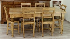 Tavolo da pranzo con gambe tornite costruito interamente in legno massiccio di rovere con dimensioni e finiture personalizzabili