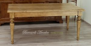 Tavolo da pranzo con gambe tornite costruito interamente in legno massiccio di rovere con dimensioni e finiture personalizzabili