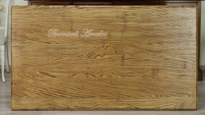 Tavolo da pranzo con gambe tornite costruito interamente in legno massiccio di rovere con dimensioni e finiture personalizzabili