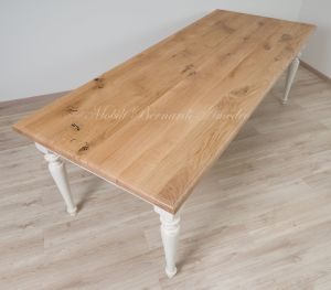 Country style wooden table with top in planed solid oak with knots and antique white turned legs