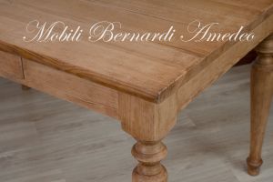 Tavolo massiccio stile rustico realizzato artigianalmente con dimensioni e finiture personalizzate