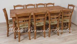 Tavolo realizzato in legno massiccio di abete con gambe tornite e lunghezza oltre 2 metri