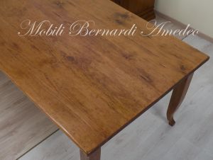 Tavolone massiccio in legno anticato stile country rustico realizzato su misura con tecniche tradizionali