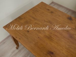 Tavolone massiccio in legno anticato stile country rustico realizzato su misura con tecniche tradizionali