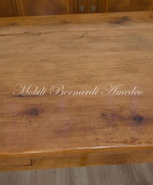 Tavolone massiccio in legno anticato stile country rustico realizzato su misura con tecniche tradizionali