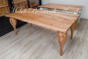 Tavoli realizzati artigianalmente in ulivo con gambe tornite moderne