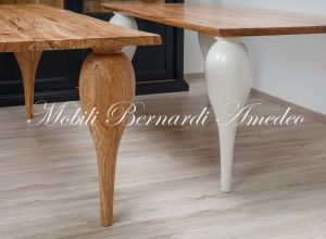 Tavoli realizzati artigianalmente in ulivo con gambe tornite moderne