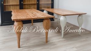 Tavoli realizzati artigianalmente in ulivo con gambe tornite moderne
