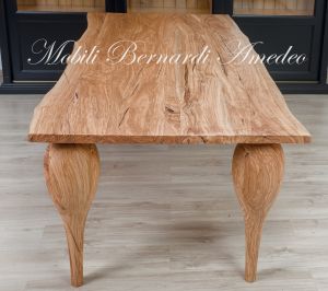 Tavolo costruito artigianalmente in legno di ulivo massiccio con gambe tornite moderne