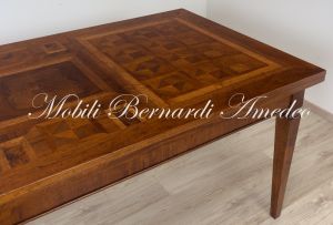 Tavolo classico allungabile intarsiato in noce cm 200x100
