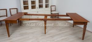 Tavolo da pranzo allungabile costruito artigianalmente in legno e su misura stile classico arte povera