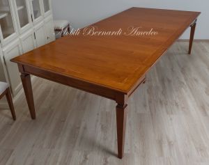 Tavolo da pranzo allungabile costruito artigianalmente in legno e su misura stile classico arte povera