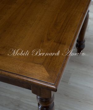 Tavolo da pranzo in legno di noce con prolunghe centrali stile classico
