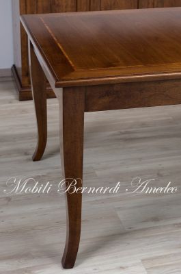Tavolo classico in legno massello con allunghi