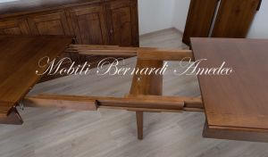 Tavolo classico in legno massello con allunghi