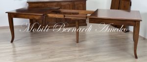Tavolo classico in legno massello con allunghi