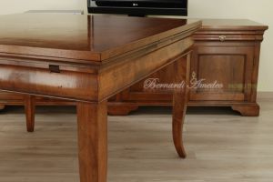 Tavolo classico artigianale in noce allungabile cm 120x120