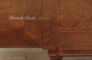 Tavolo classico artigianale in noce allungabile cm 120x120
