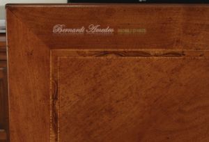 Tavolo classico artigianale in noce allungabile cm 120x120