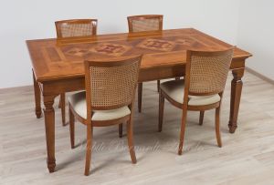 Tavolo da soggiorno in legno di noce nazionale con intarsi e prolunghe stile classico contemporaneo
