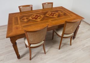 Tavolo da soggiorno in legno di noce nazionale con intarsi e prolunghe stile classico contemporaneo