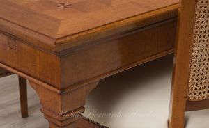 Tavolo da soggiorno in legno di noce nazionale con intarsi e prolunghe stile classico contemporaneo