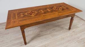 Tavolo da soggiorno in legno di noce nazionale con intarsi e prolunghe stile classico contemporaneo