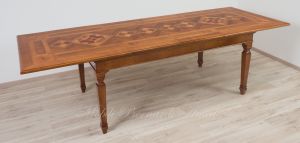 Tavolo da soggiorno in legno di noce nazionale con intarsi e prolunghe stile classico contemporaneo