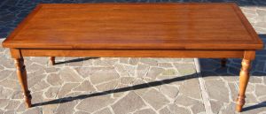Tavolo in legno di noce con prolunghe estraibili