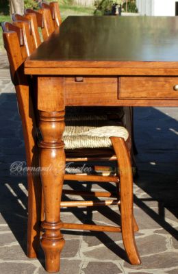 Tavolo in legno di noce con prolunghe estraibili