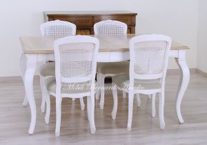 Tavolo con prolunghe in noce chiaro e bianco anticato
