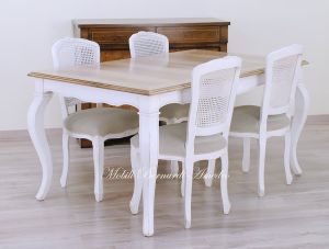 Tavolo con prolunghe in noce chiaro e bianco anticato