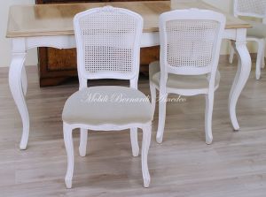 Tavolo con prolunghe in noce chiaro e bianco anticato